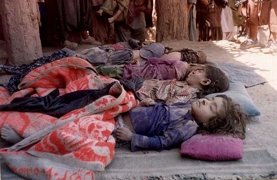 کودکان افغان که در اثر بمباردمان امریکایی ها کشته شدند
